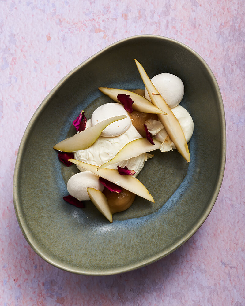 Repas assis tablée traiteur - service gastronomique mariage Paris