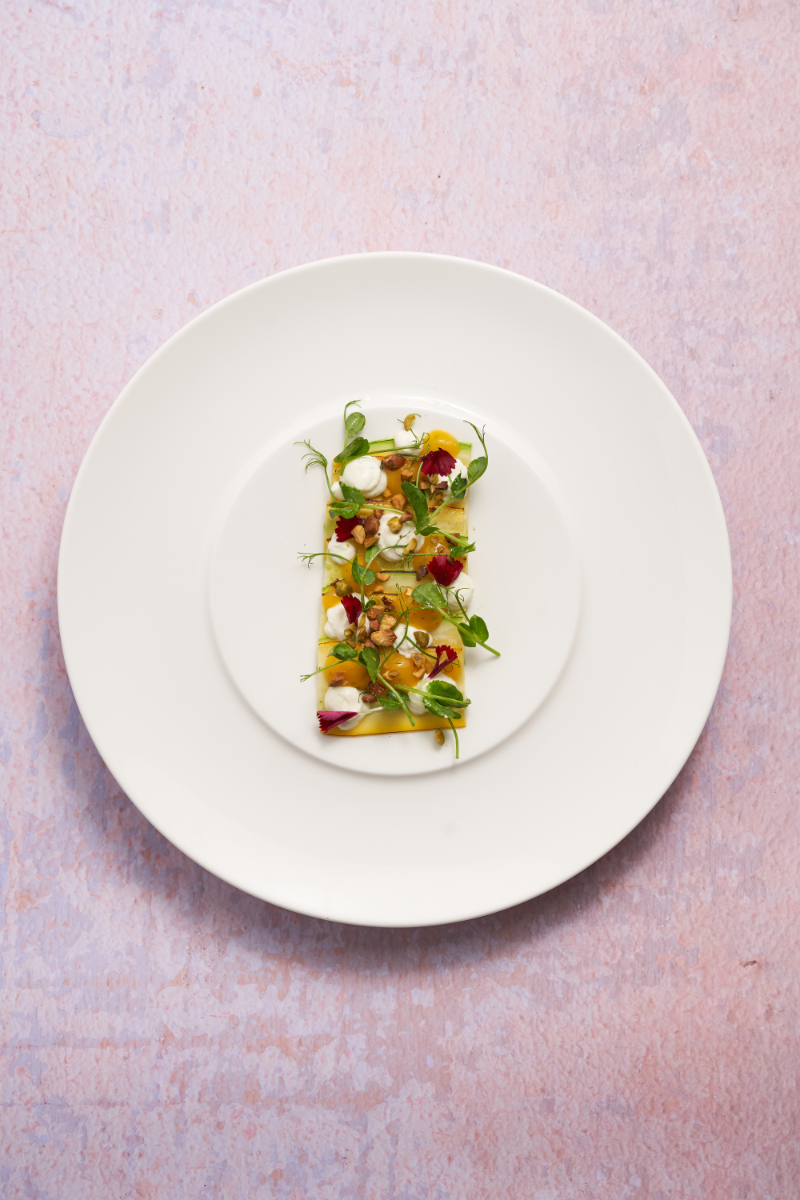 Repas assis tablée traiteur - service gastronomique mariage Paris